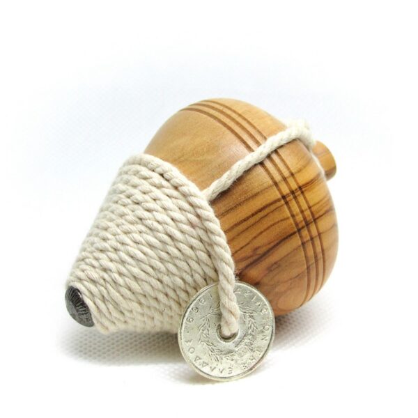 Παραδοσιακή σβουρα από ελιά