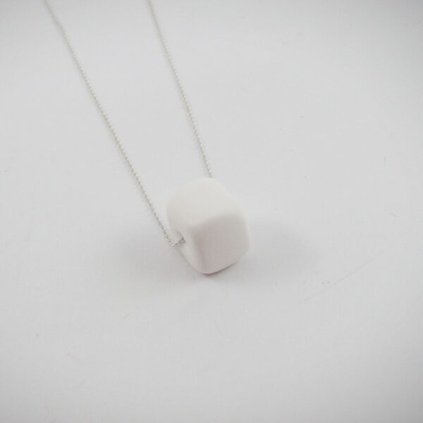 ασημένιο κολιέ κύβος