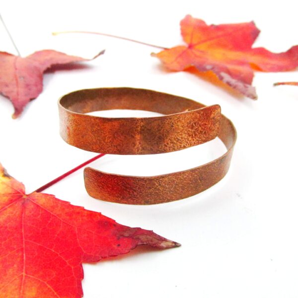 Σφυρήλατο χάλκινο βραχιόλι